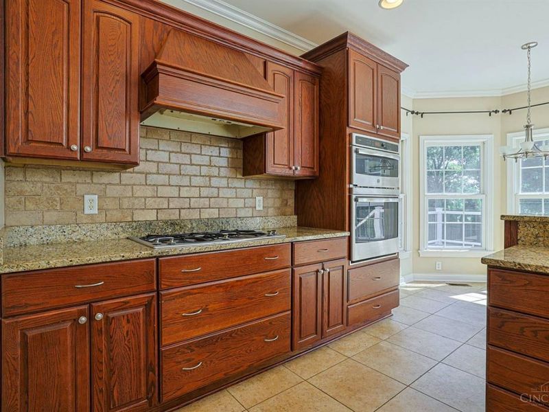 7596 Woodbridge Court, Springboro, OH 45066 Photo 9
