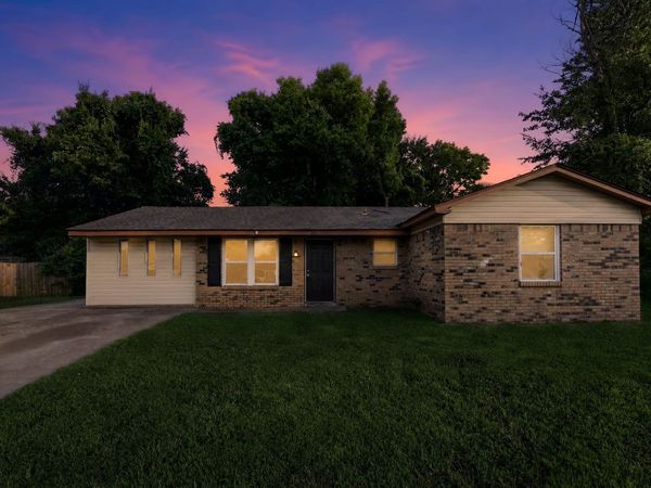 215 LEANING TREES LN, Memphis, TN 38109