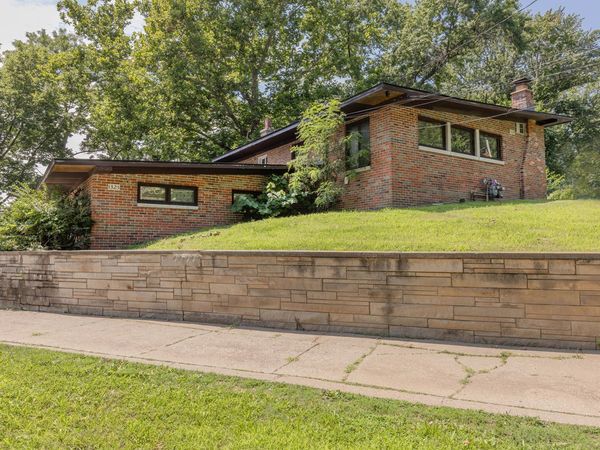 1325-1327 Clay Street , Davenport, IA 52804