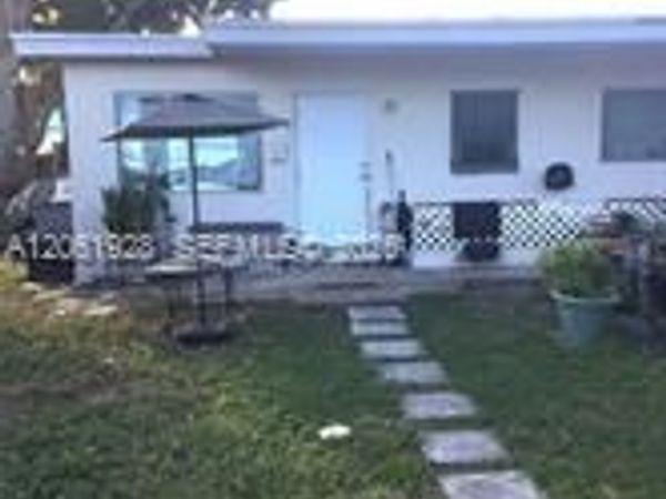 3477 NE 13th Ave , Unit B, Oakland Park, FL 33334