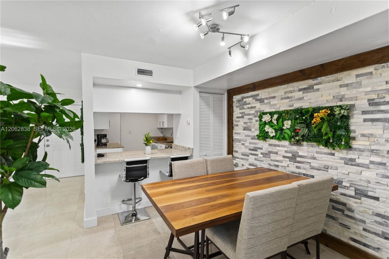 20760 NE 4th Ct, Unit 102, Miami, FL 33179 Photo