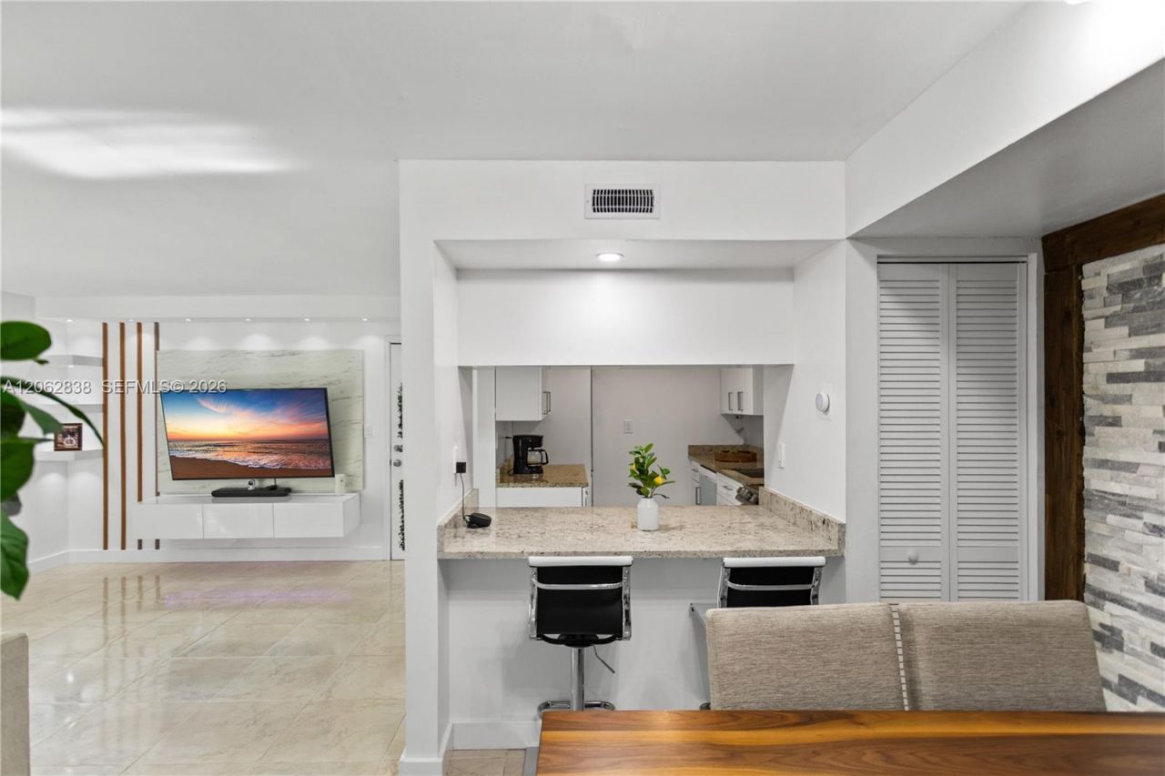 20760 NE 4th Ct, Unit 102, Miami, FL 33179 Photo
