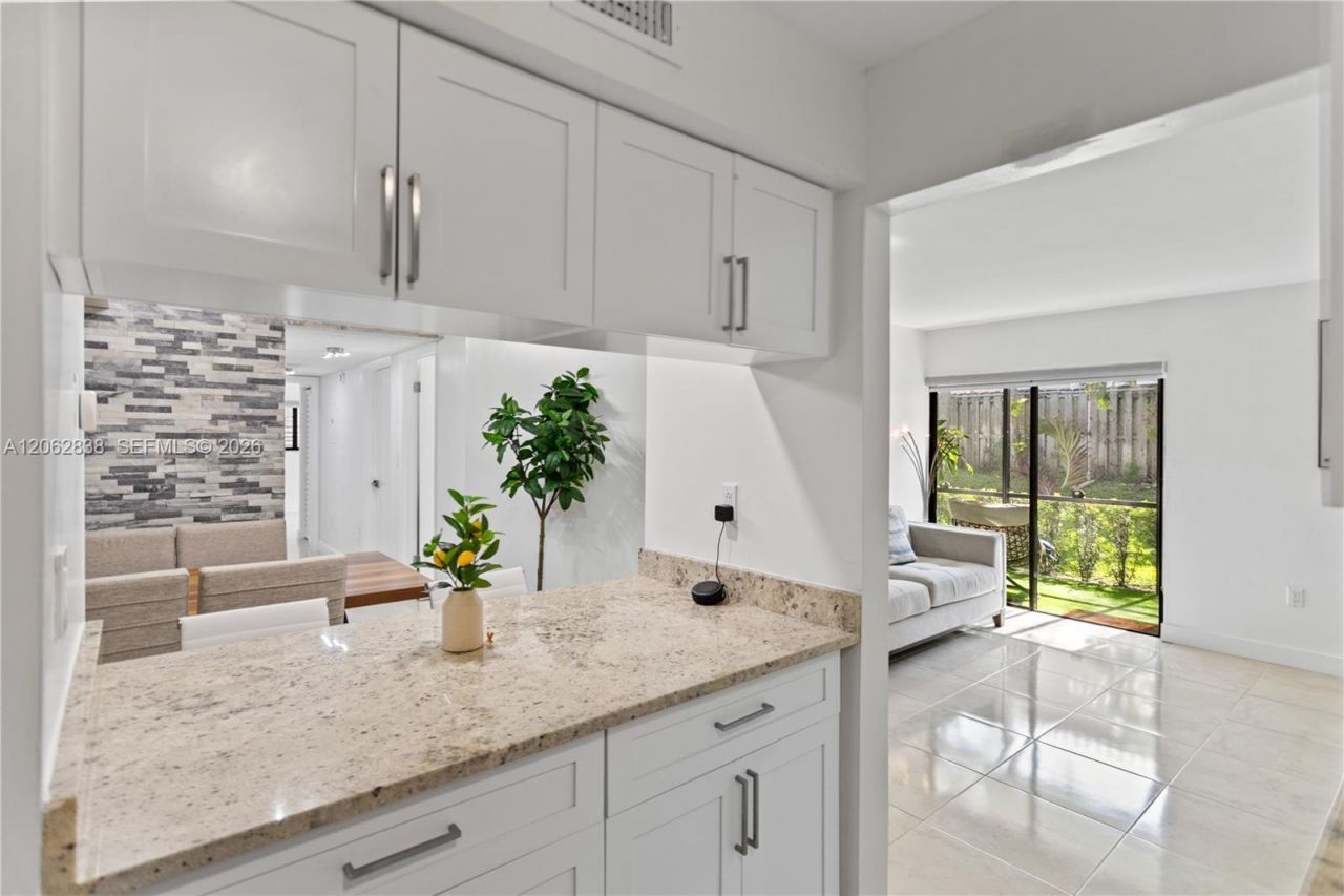 20760 NE 4th Ct, Unit 102, Miami, FL 33179 Photo