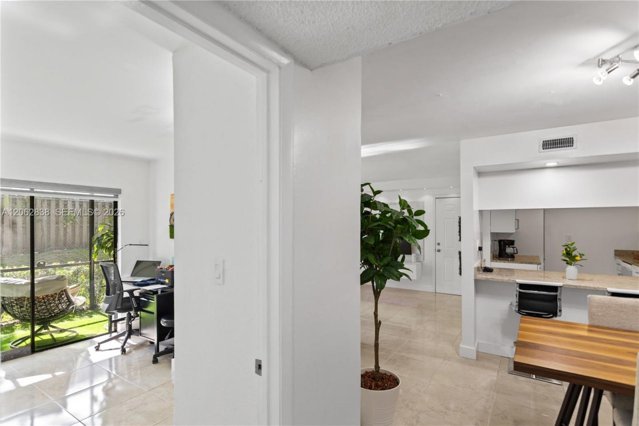 20760 NE 4th Ct, Unit 102, Miami, FL 33179 Photo