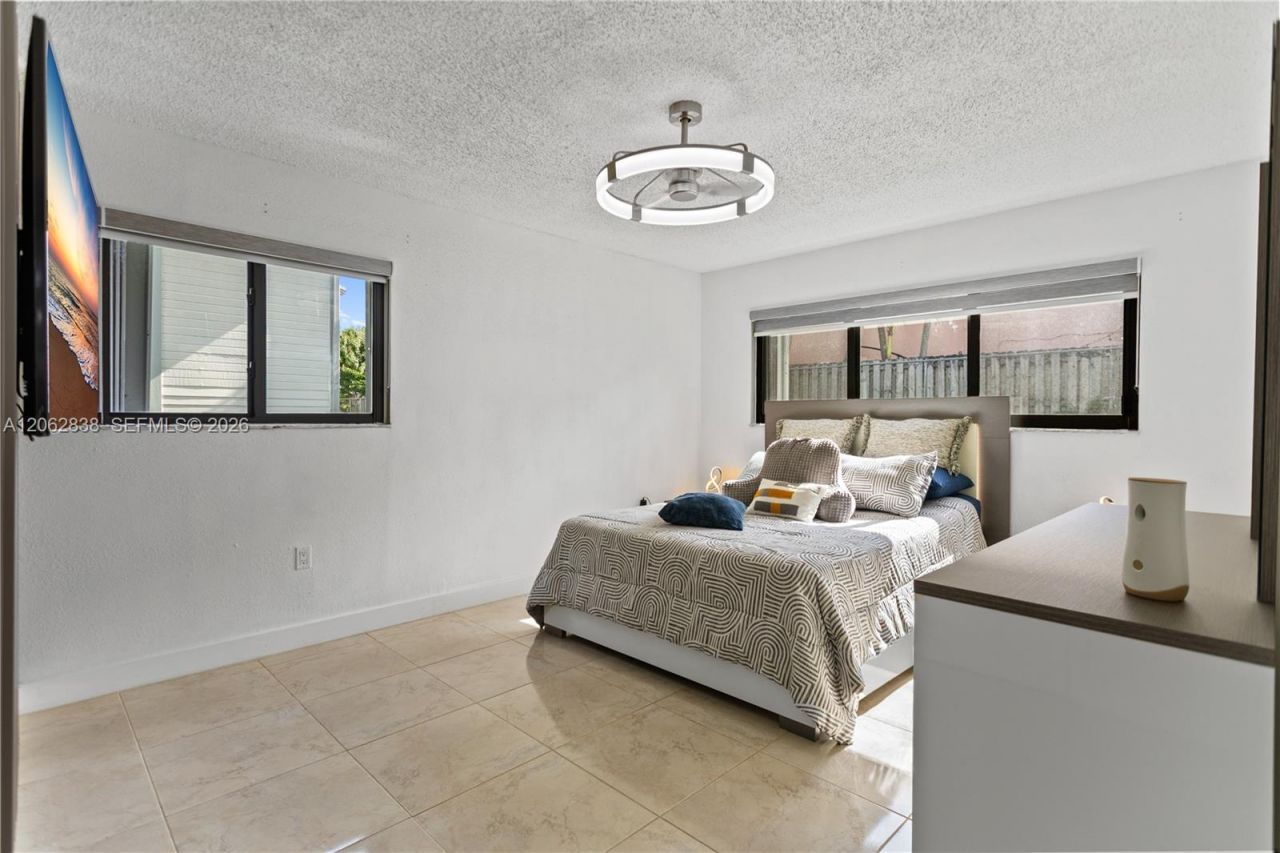 20760 NE 4th Ct, Unit 102, Miami, FL 33179 Photo