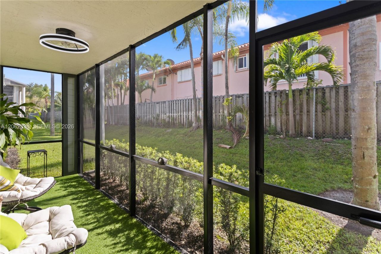 20760 NE 4th Ct, Unit 102, Miami, FL 33179 Photo