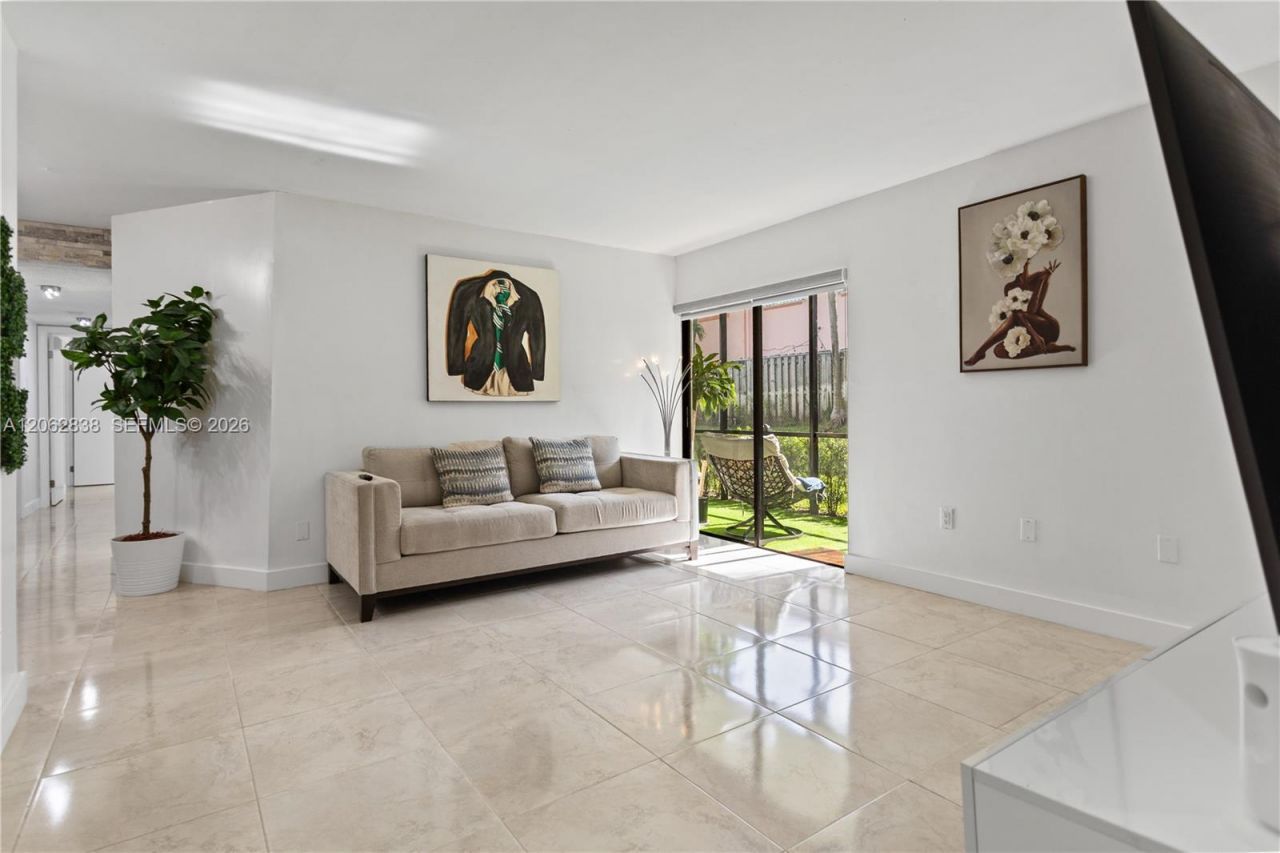 20760 NE 4th Ct, Unit 102, Miami, FL 33179 Photo
