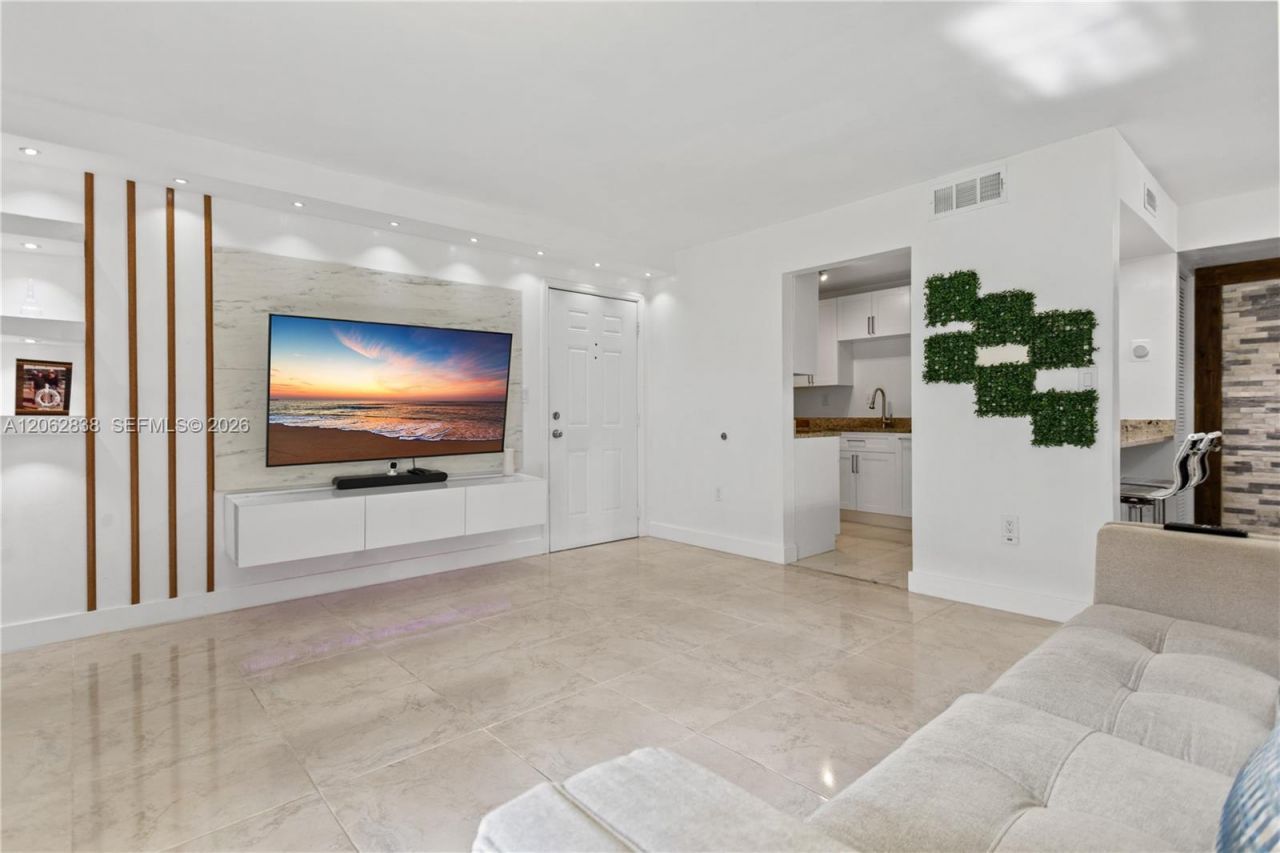 20760 NE 4th Ct, Unit 102, Miami, FL 33179 Photo