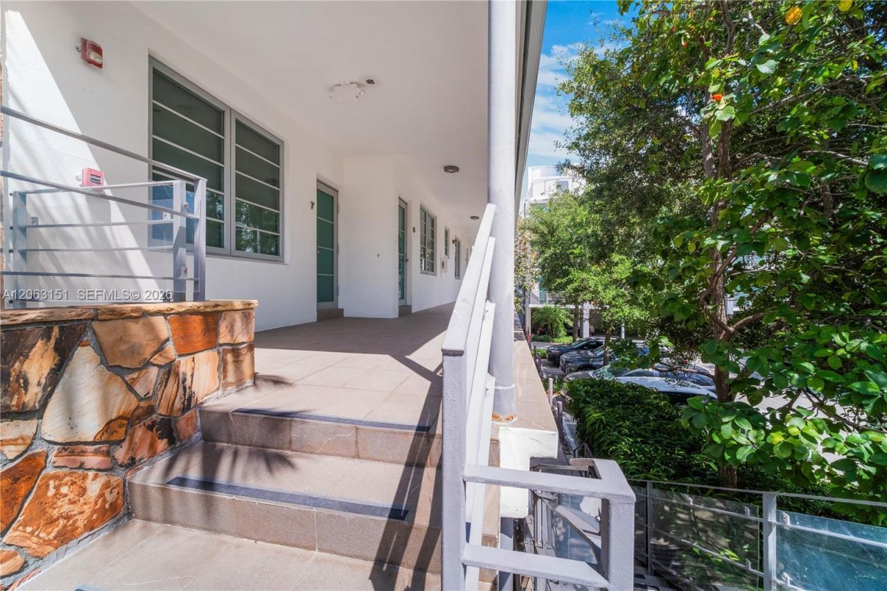 2021 Meridian Ave, Unit 12, Miami Beach, FL 33139 Photo