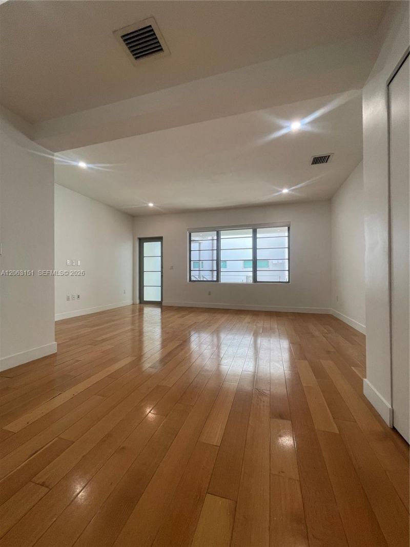 2021 Meridian Ave, Unit 12, Miami Beach, FL 33139 Photo