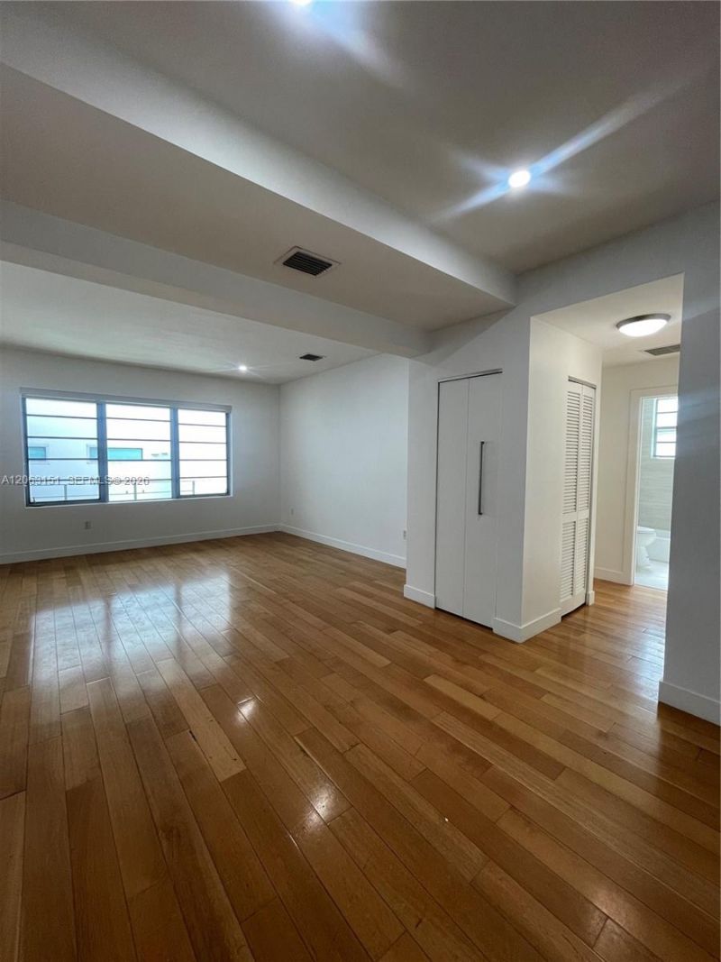 2021 Meridian Ave, Unit 12, Miami Beach, FL 33139 Photo