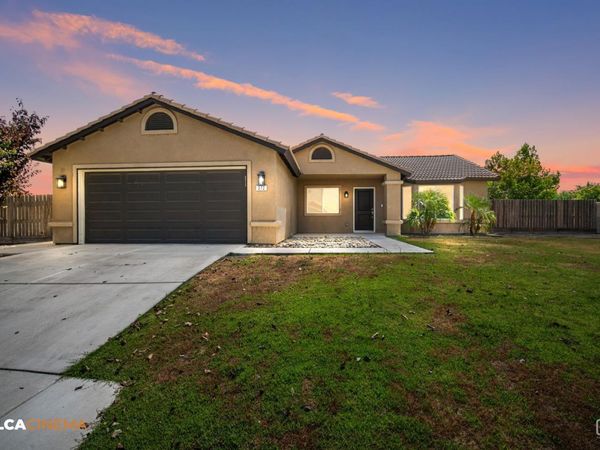 372 Tavertine Court, Delano, CA 93215