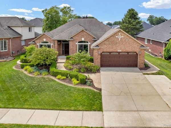 48381 Brittany Parc Dr Drive, Macomb Township, Mi 48044