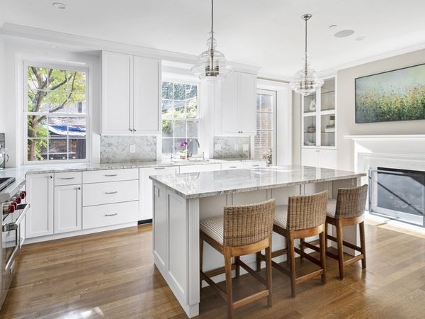 54 Pinckney St, Boston, MA 02114