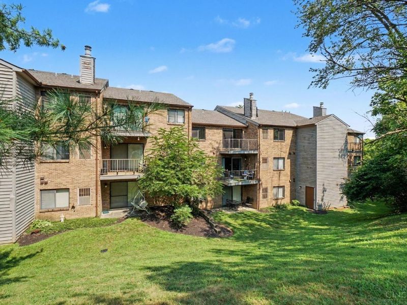 1544 W Galbraith Road, Unit 412, North College Hill, OH 45231 Photo 2