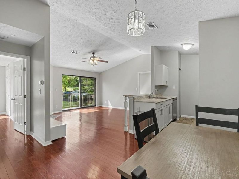 1544 W Galbraith Road, Unit 412, North College Hill, OH 45231 Photo 3
