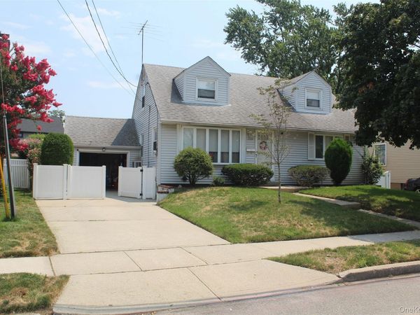 120 N Terrace Place , Valley Stream, NY 11580