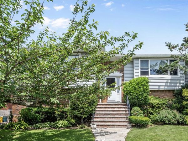 240 Pearl Street , Lawrence, NY 11559