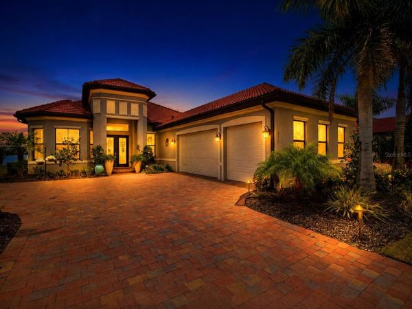 617 MARAVIYA BOULEVARD , NOKOMIS, FL 34275