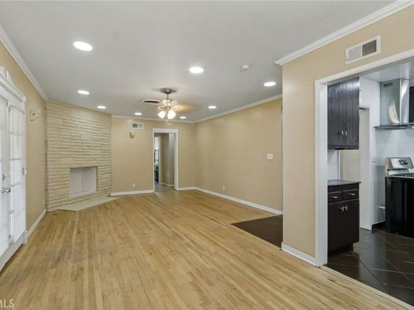 13155 Gault, Los Angeles, CA 91605