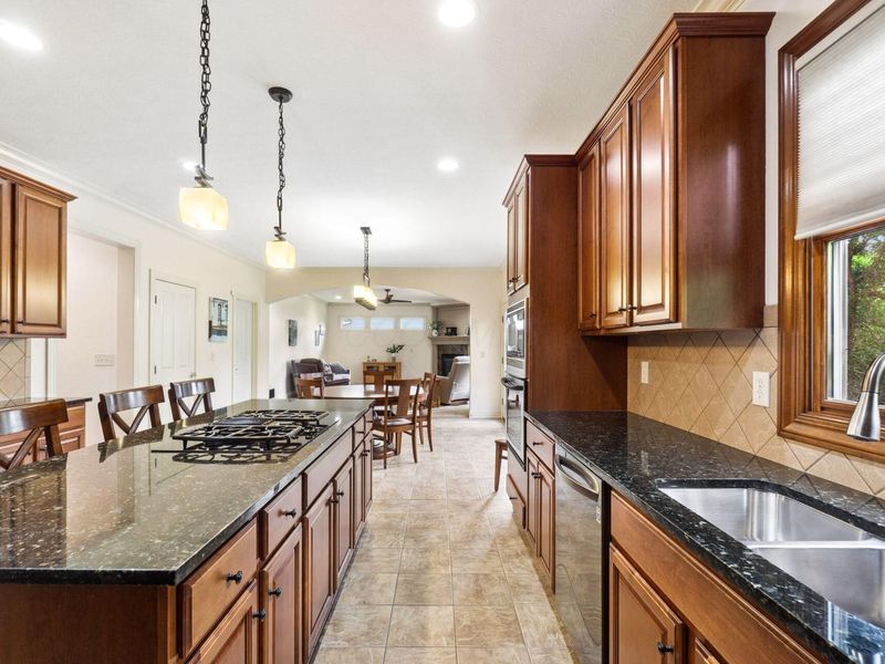 8069 Saybrook Drive , Westerville, OH 43082 Photo 11
