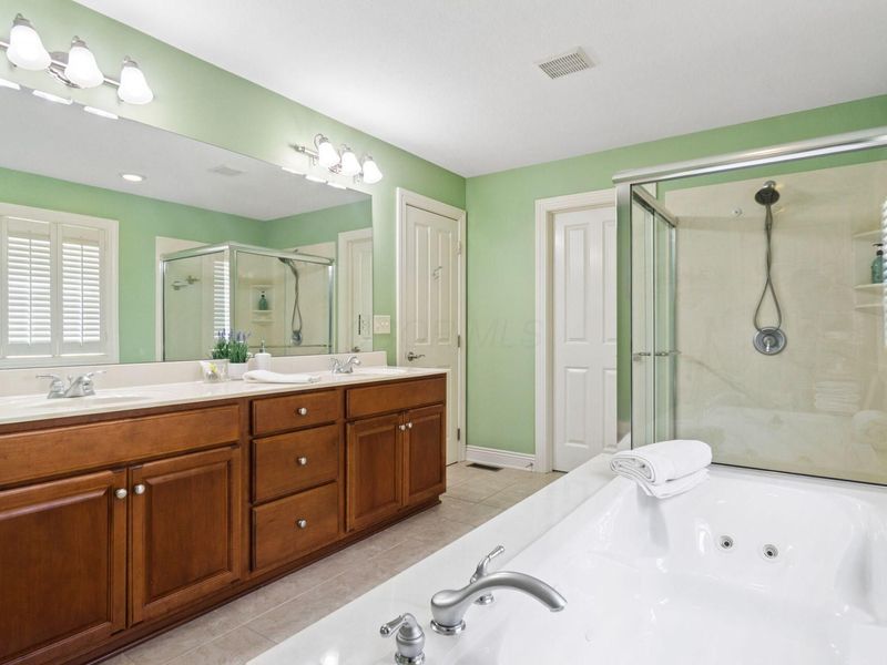 8069 Saybrook Drive , Westerville, OH 43082 Photo 19
