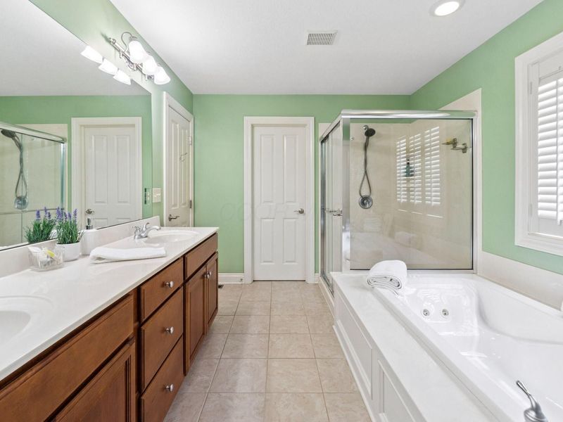8069 Saybrook Drive , Westerville, OH 43082 Photo 19