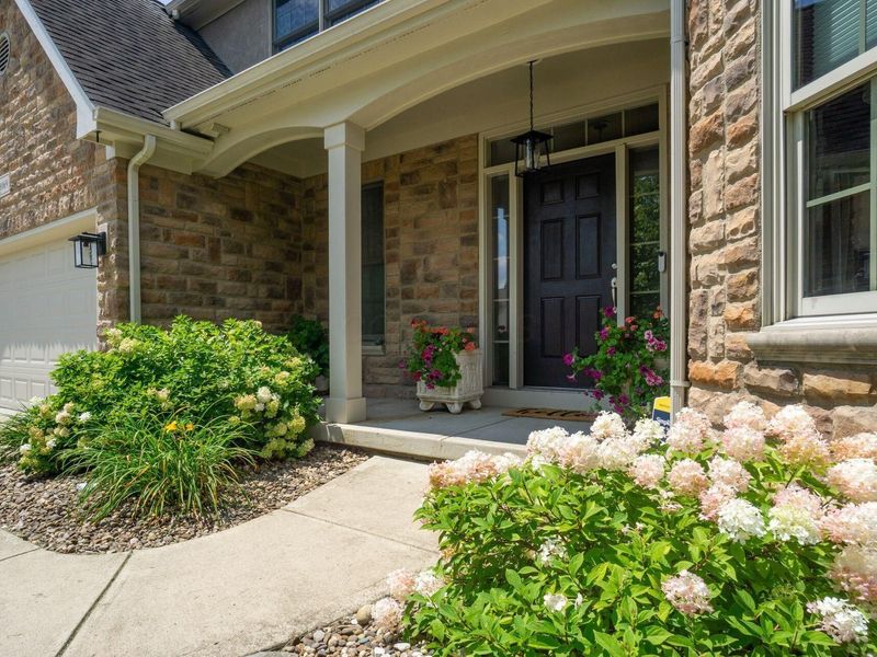 8069 Saybrook Drive , Westerville, OH 43082 Photo 2