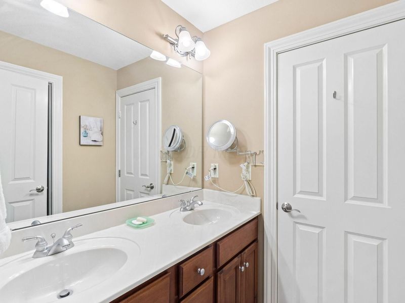 8069 Saybrook Drive , Westerville, OH 43082 Photo 22