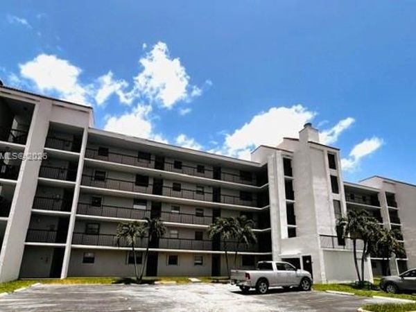 10145 NW 9th St Cir , Unit 7-505, Miami, FL 33172