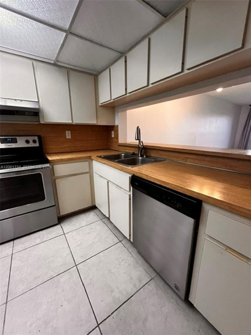 10145 NW 9th St Cir , Unit 7-505, Miami, FL 33172 Photo