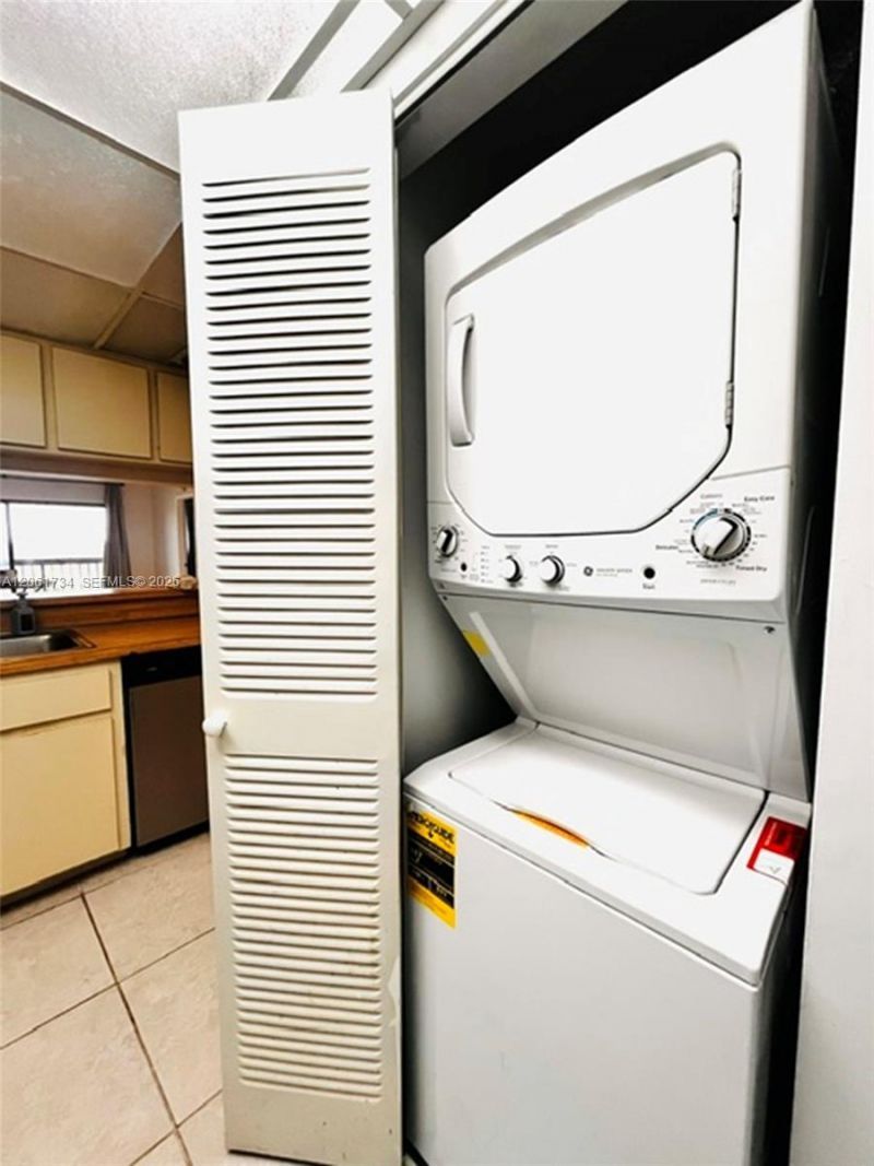 10145 NW 9th St Cir , Unit 7-505, Miami, FL 33172 Photo