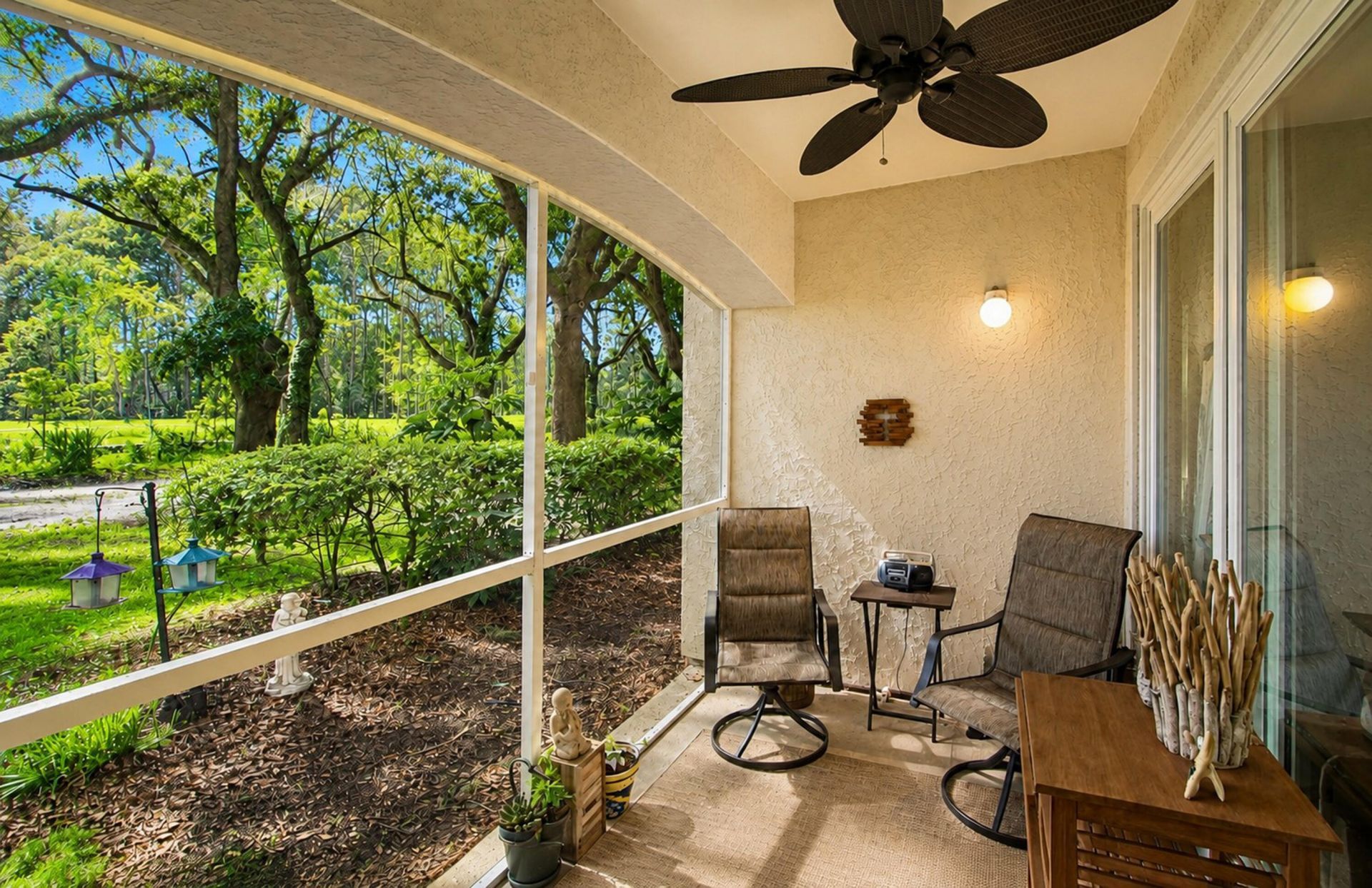 60 Fenwick Hall Allee Alley Photo 12