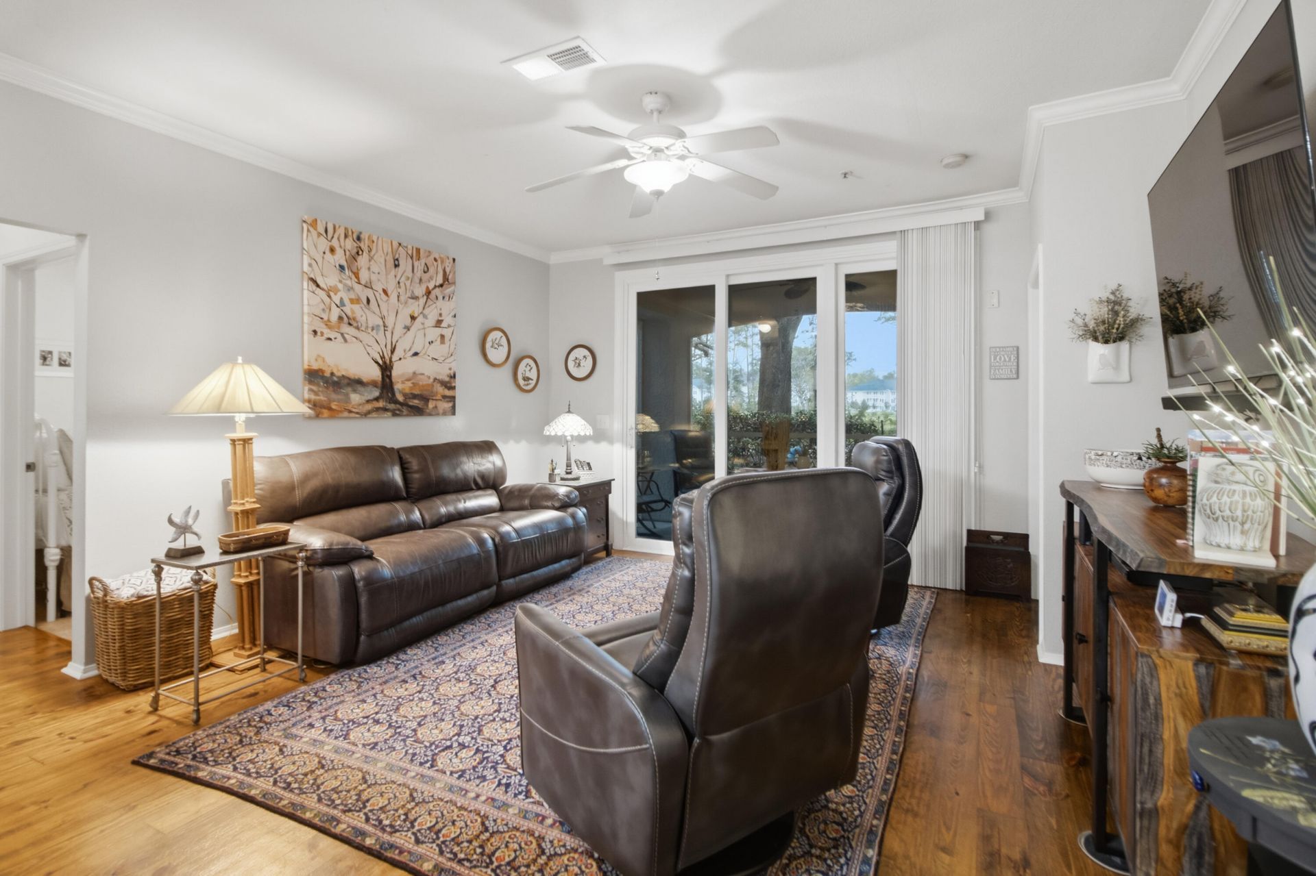 60 Fenwick Hall Allee Alley Photo 16