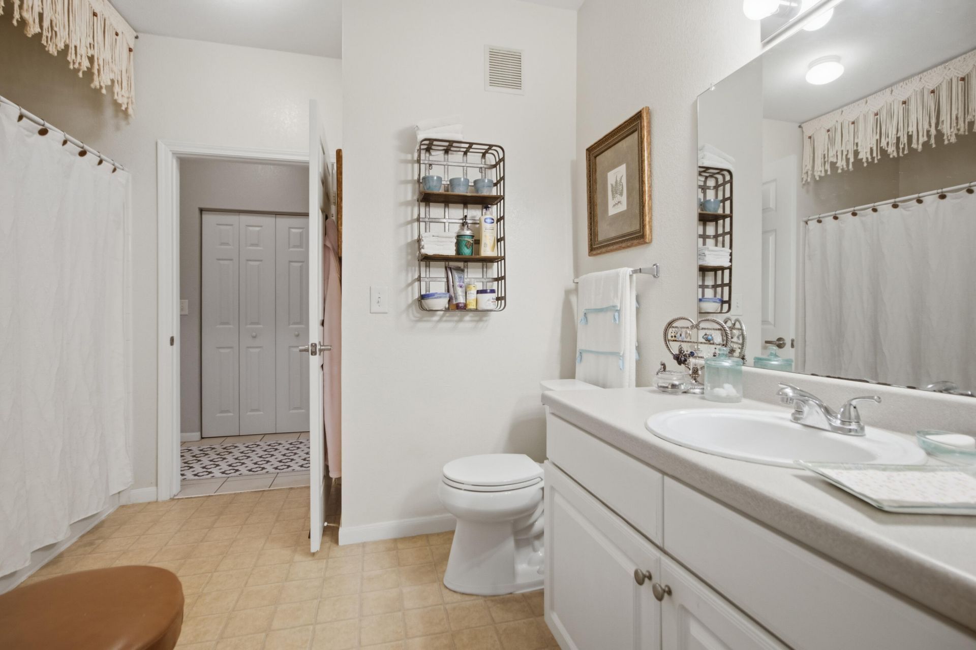 60 Fenwick Hall Allee Alley Photo 18