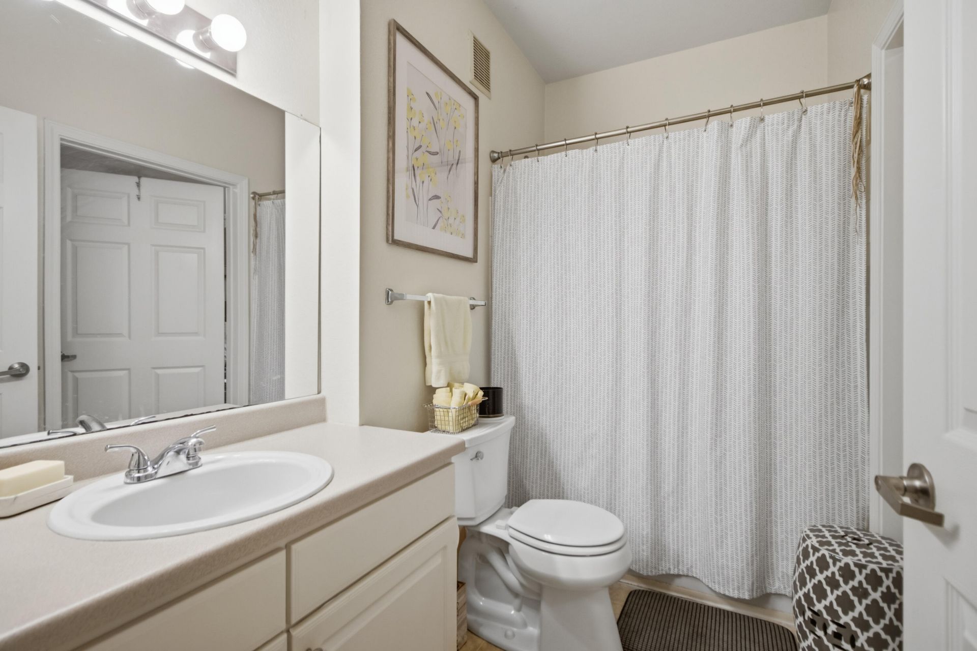 60 Fenwick Hall Allee Alley Photo 26