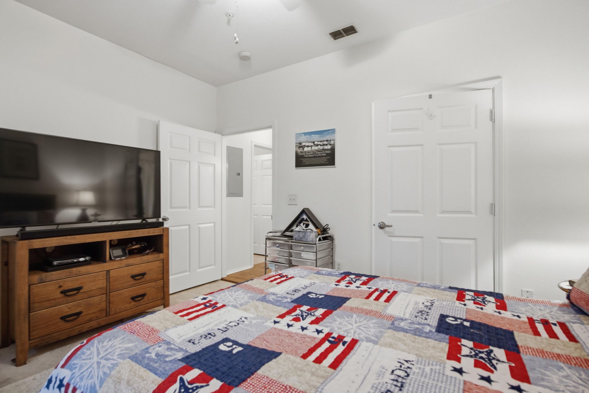 60 Fenwick Hall Allee Alley Photo 29