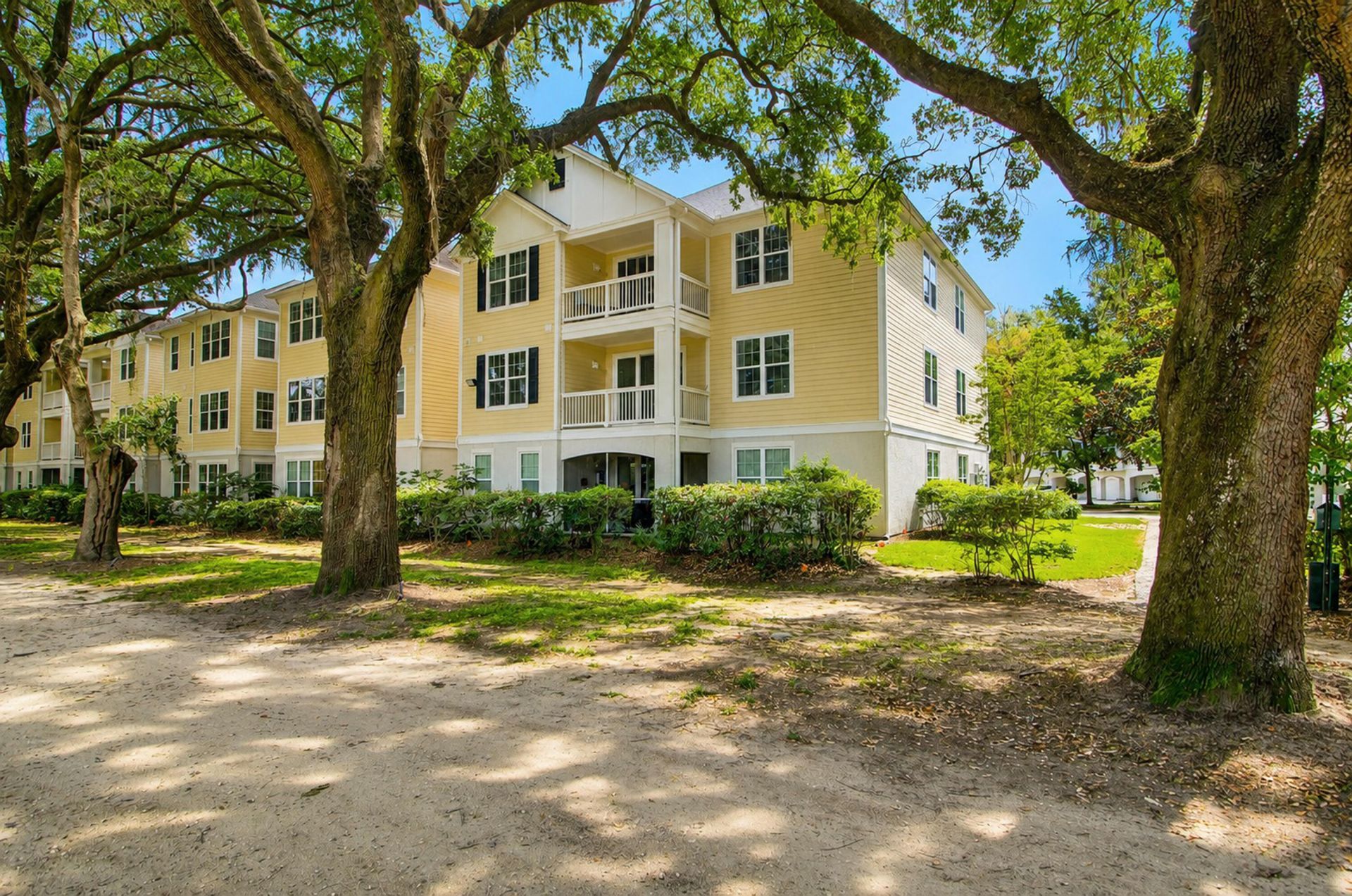 60 Fenwick Hall Allee Alley Photo 31