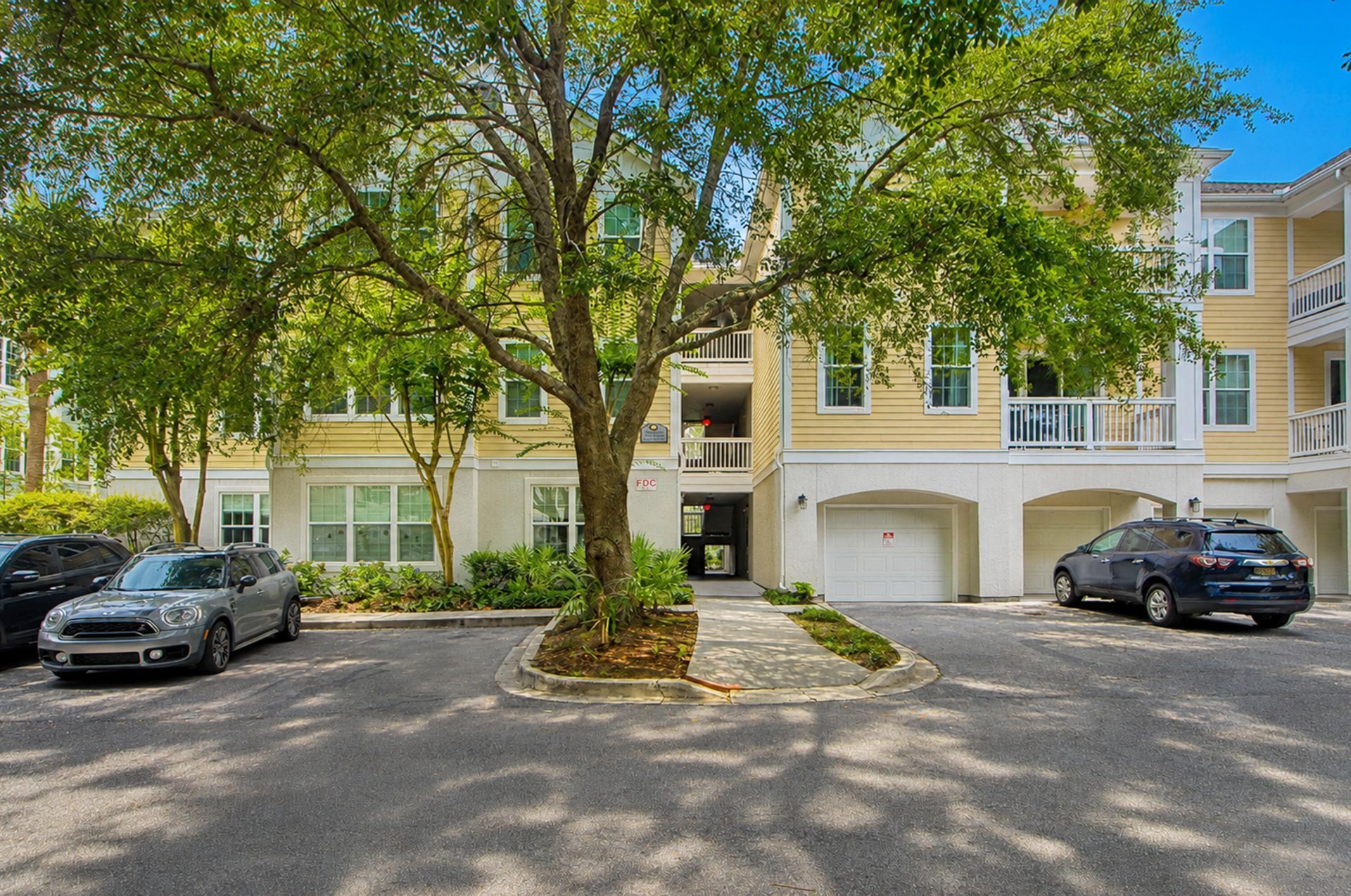 60 Fenwick Hall Allee Alley Photo 38