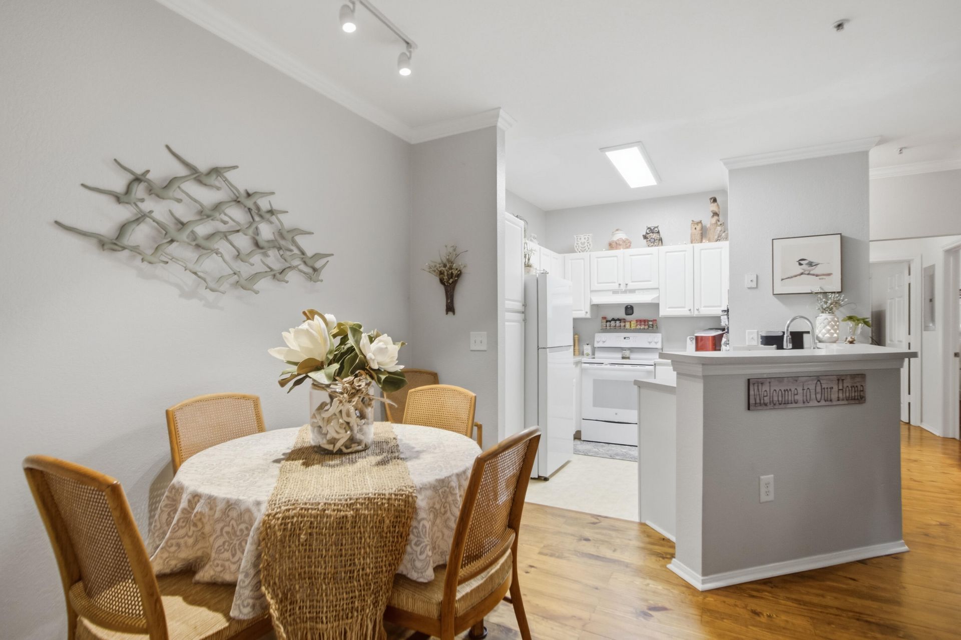 60 Fenwick Hall Allee Alley Photo 6