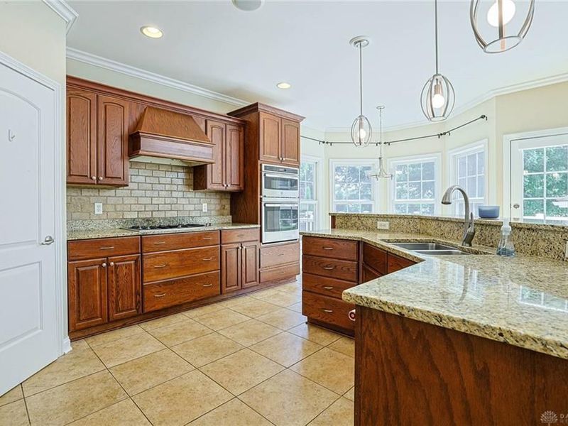 7596 Woodbridge Court, Springboro, OH 45066 Photo 8