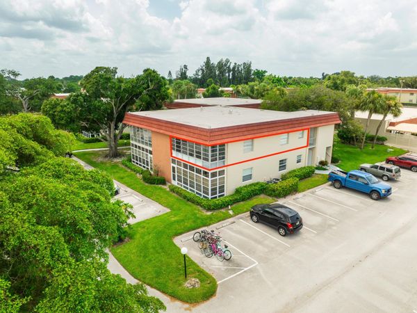 26 Pine Arbor Lane, Unit 207, Vero Beach, FL 32962