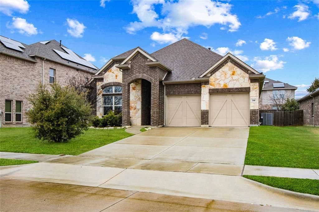 208 Burberry Drive, Grand Prairie, TX 75052 Main Photo