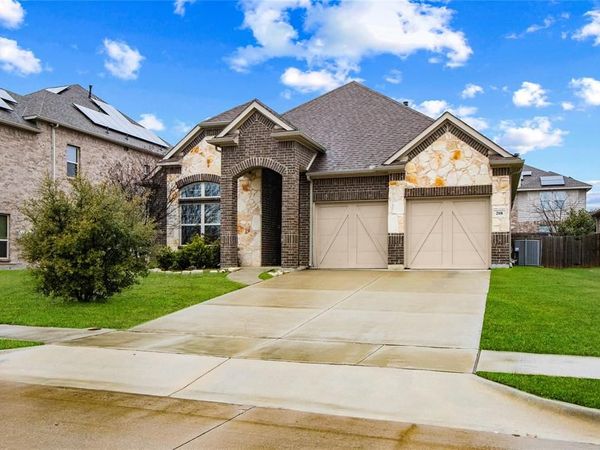 208 Burberry Drive, Grand Prairie, TX 75052