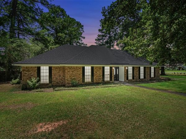 6885 N Park Drive , Shreveport, LA 71107