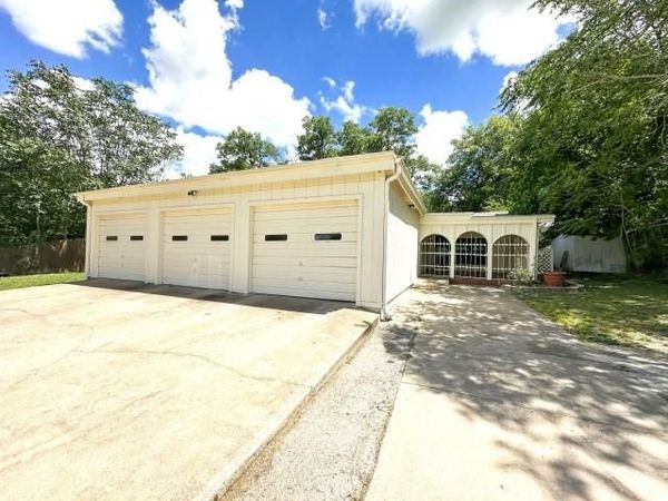 302 W Highland Avenue , Comanche, TX 76442