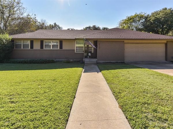 4132 Middlebrook Road , Fort Worth, TX 76116