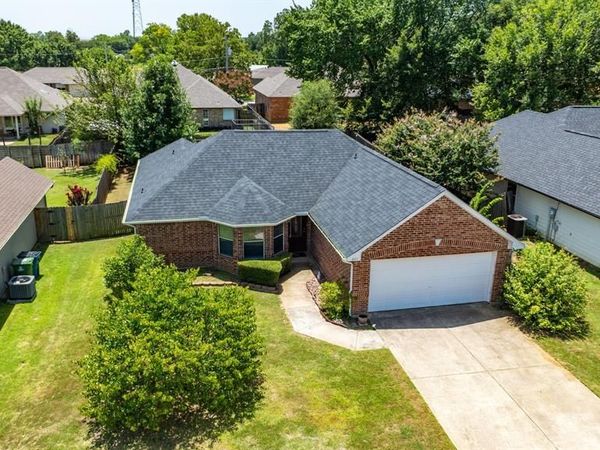 221 Quail Run , Aubrey, TX 76227