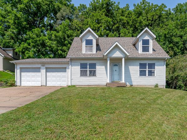1148 Valley Drive , Riverdale, IA 52722