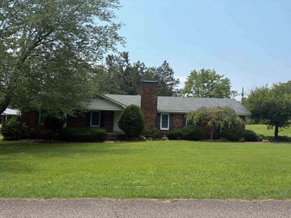 135 POPLAR ST, Savannah, TN 38372